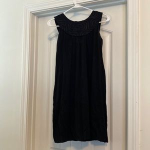 Size small flowy above the knee dress. ties in the back